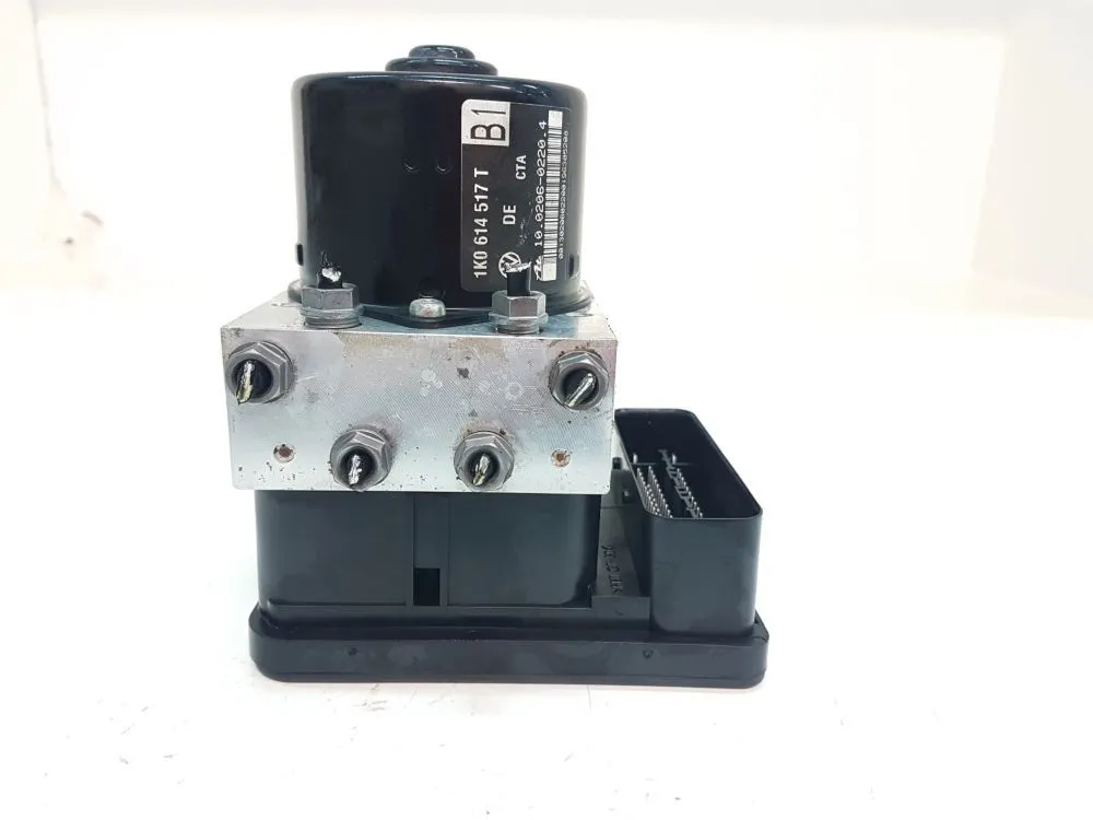 ABS con codice 1K0614517T / 10020602204 da AUDI A3 Serie (8P1) (03>05) 2000 Diesel 103 (2005)