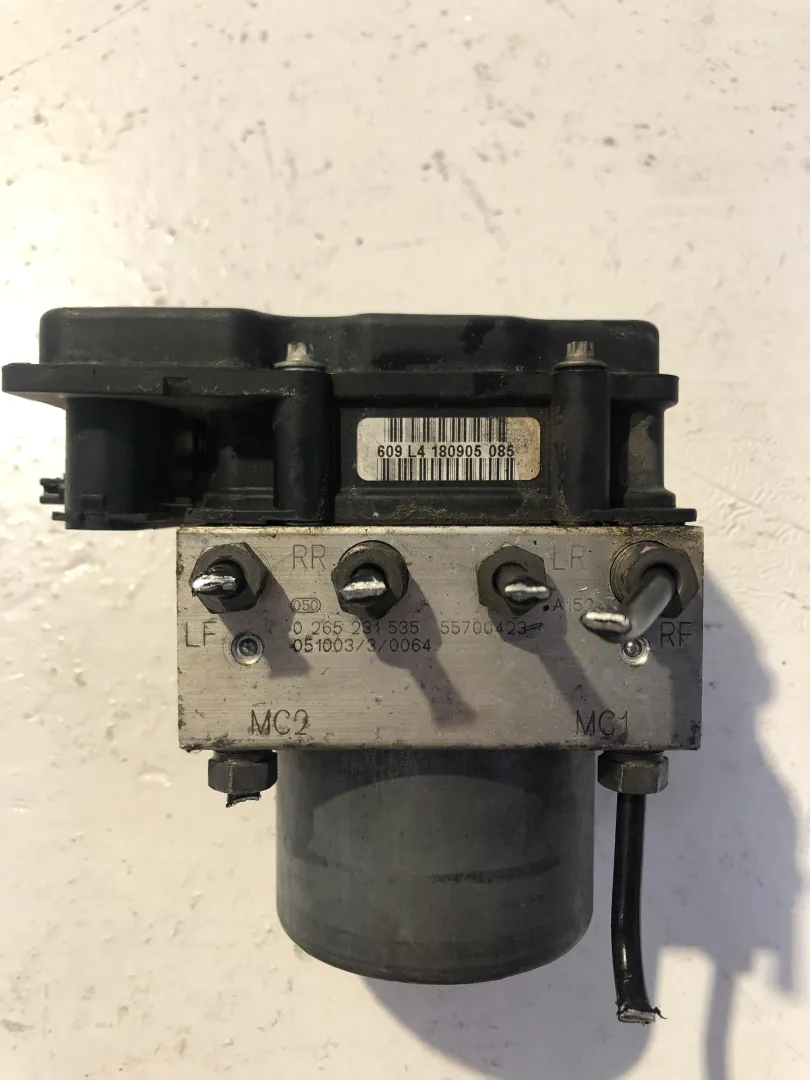ABS con codice 609L4180905085 / 0265231535 / 55700423 / 05100330064 da FIAT Grande Punto 1Â° Serie 1300 Diesel (2007)
