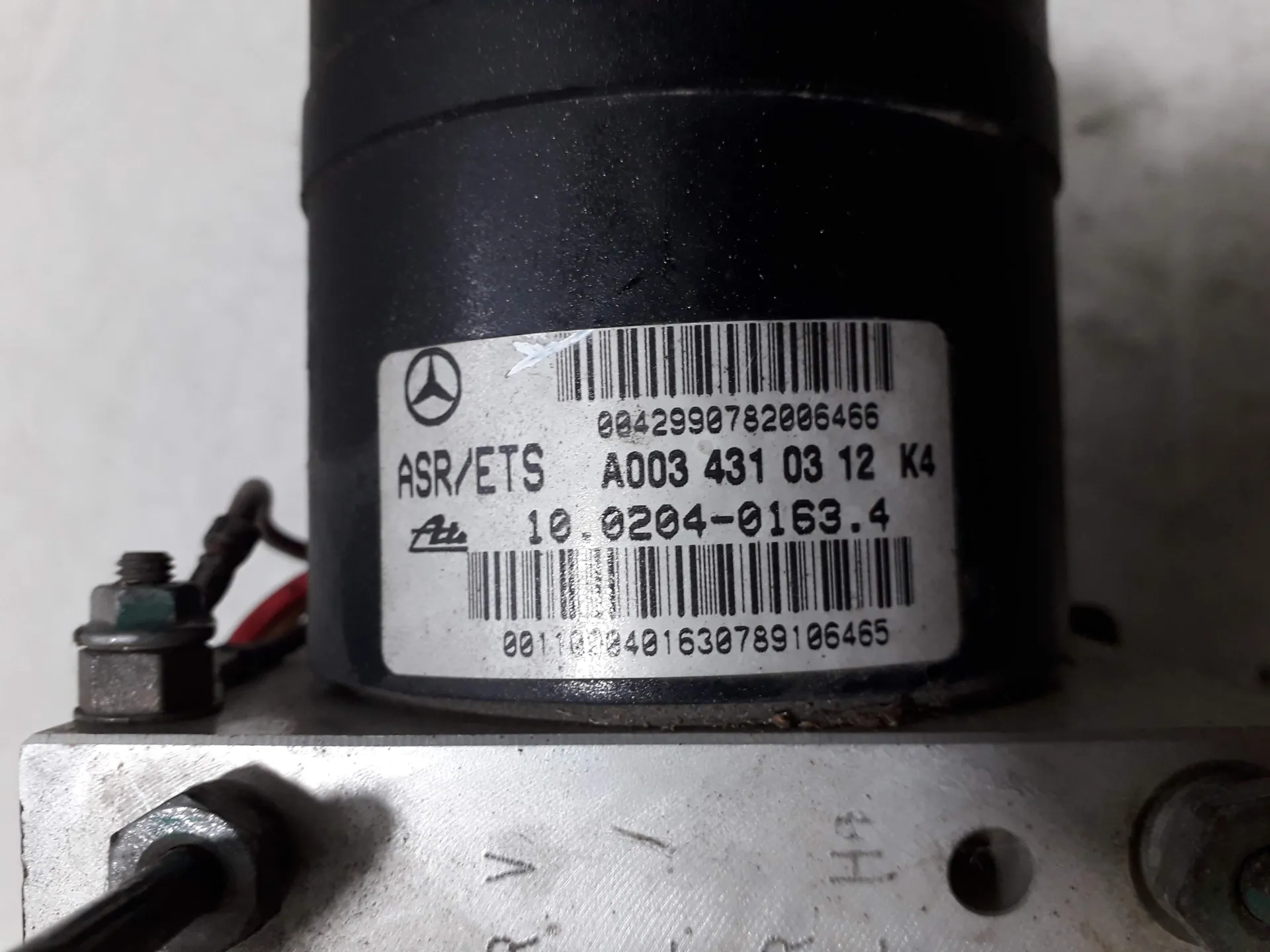 ABS con codice a0034310312k4 da MERCEDES CLS W219 2000 Benzina (2005)