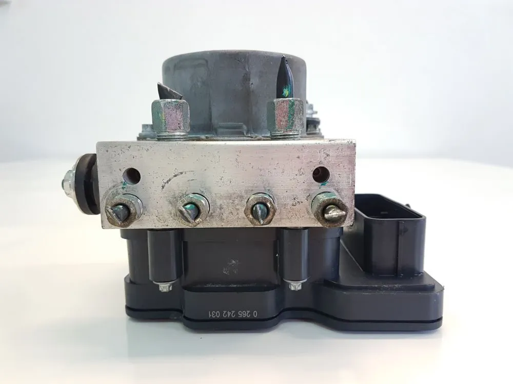 ABS con codice 476601H20A da NISSAN Micra 7Â° Serie 1200 Benzina 59 (2012)