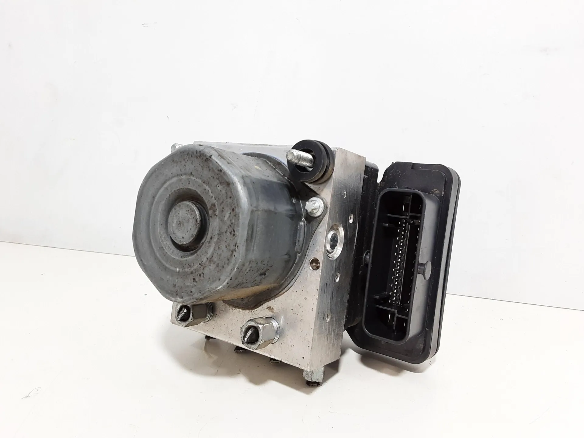 ABS con codice 476605FA0A da NISSAN Micra Serie (K14) K9K 628 Diesel 1500 (17>)