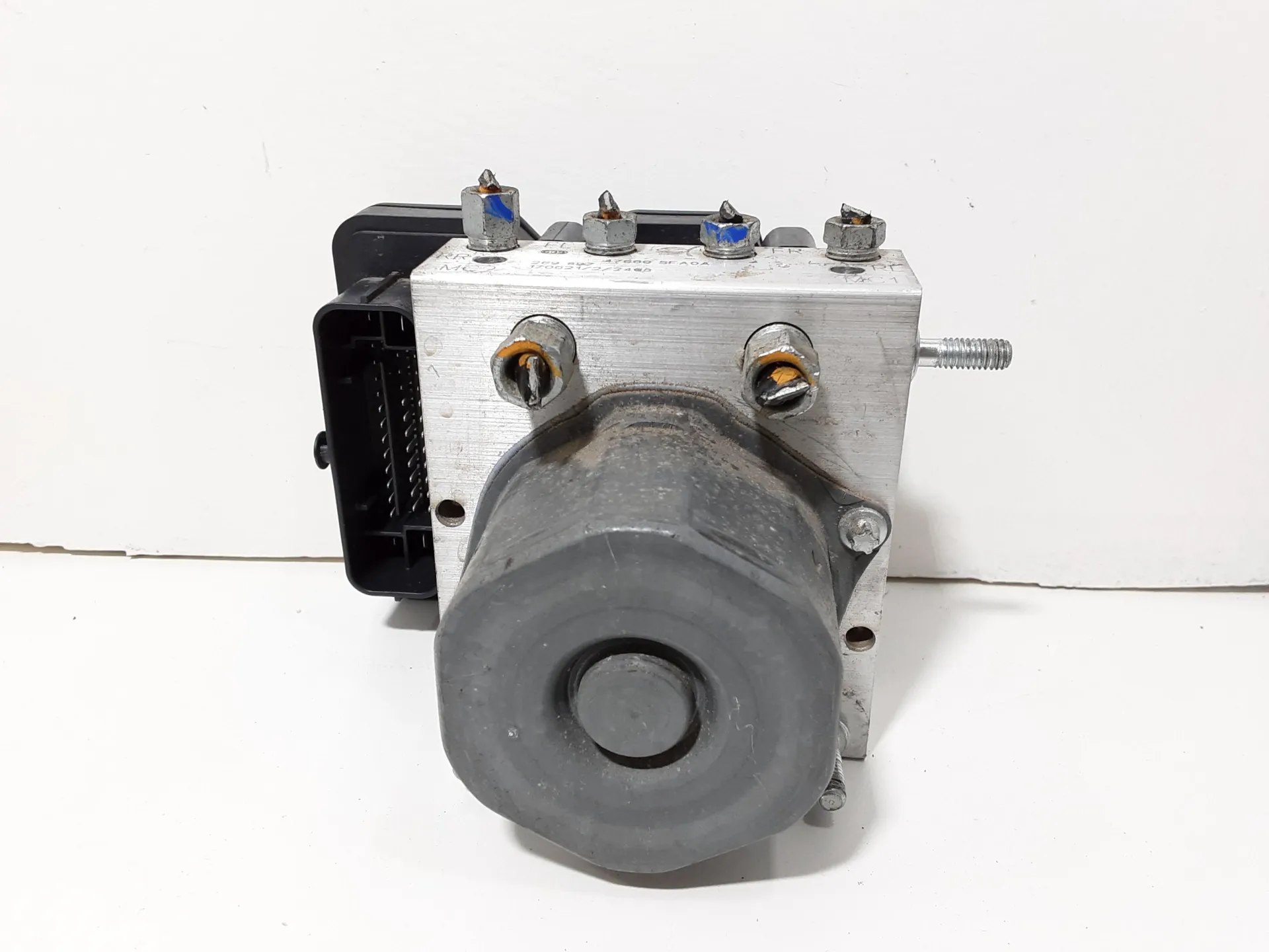 ABS con codice 476605FA0A da NISSAN Micra Serie (K14) (17>) 1000 Benzina 54 kW / 73 CV con codice motore B4D/B4D 410, BR10DE (2017)