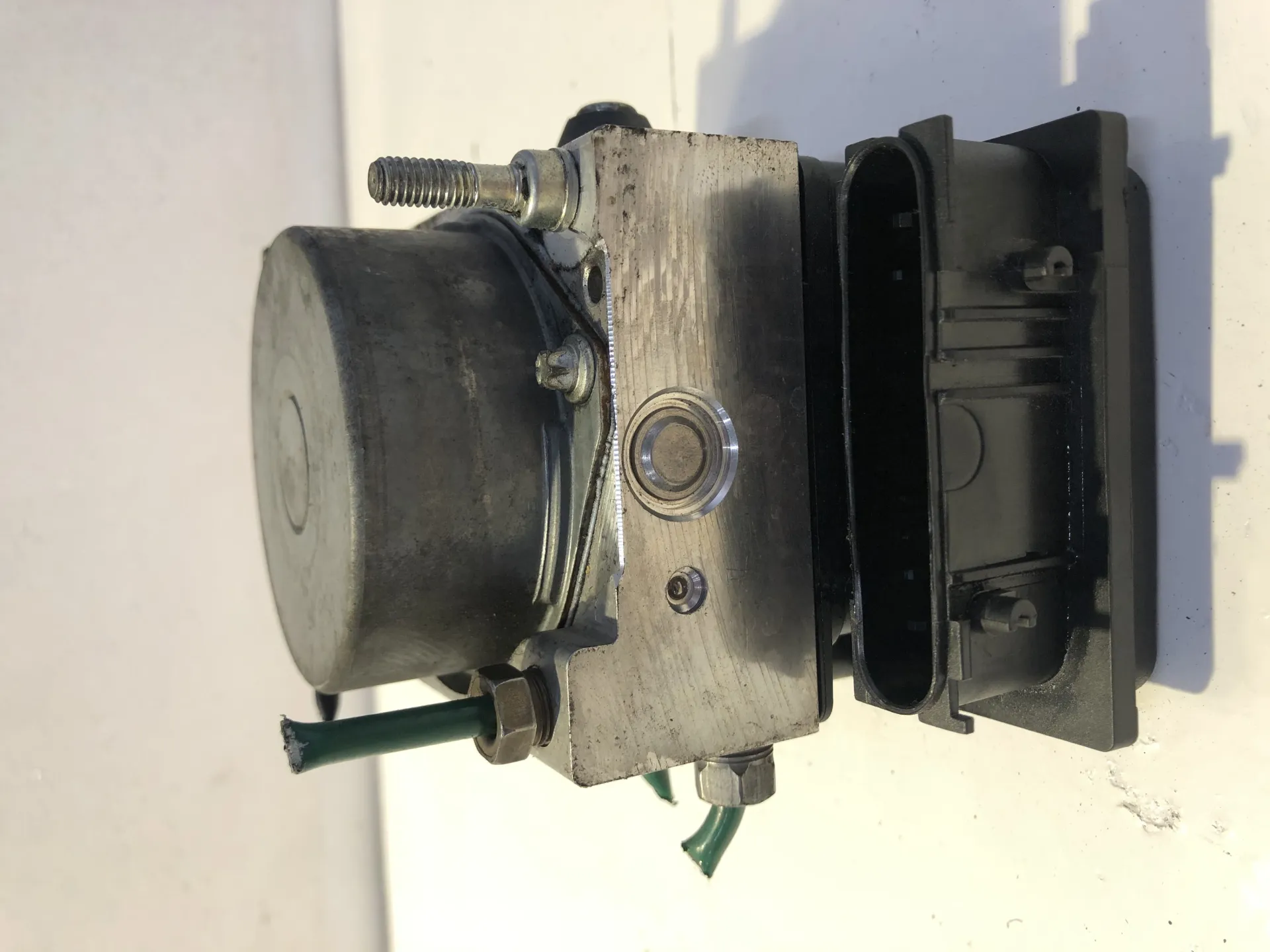 ABS con codice 0265800559 / 59216I0739 / 0265231804 / 8200559749 / 85B02AAY1 da RENAULT Clio Serie (08>15) 1500 Diesel (2010)