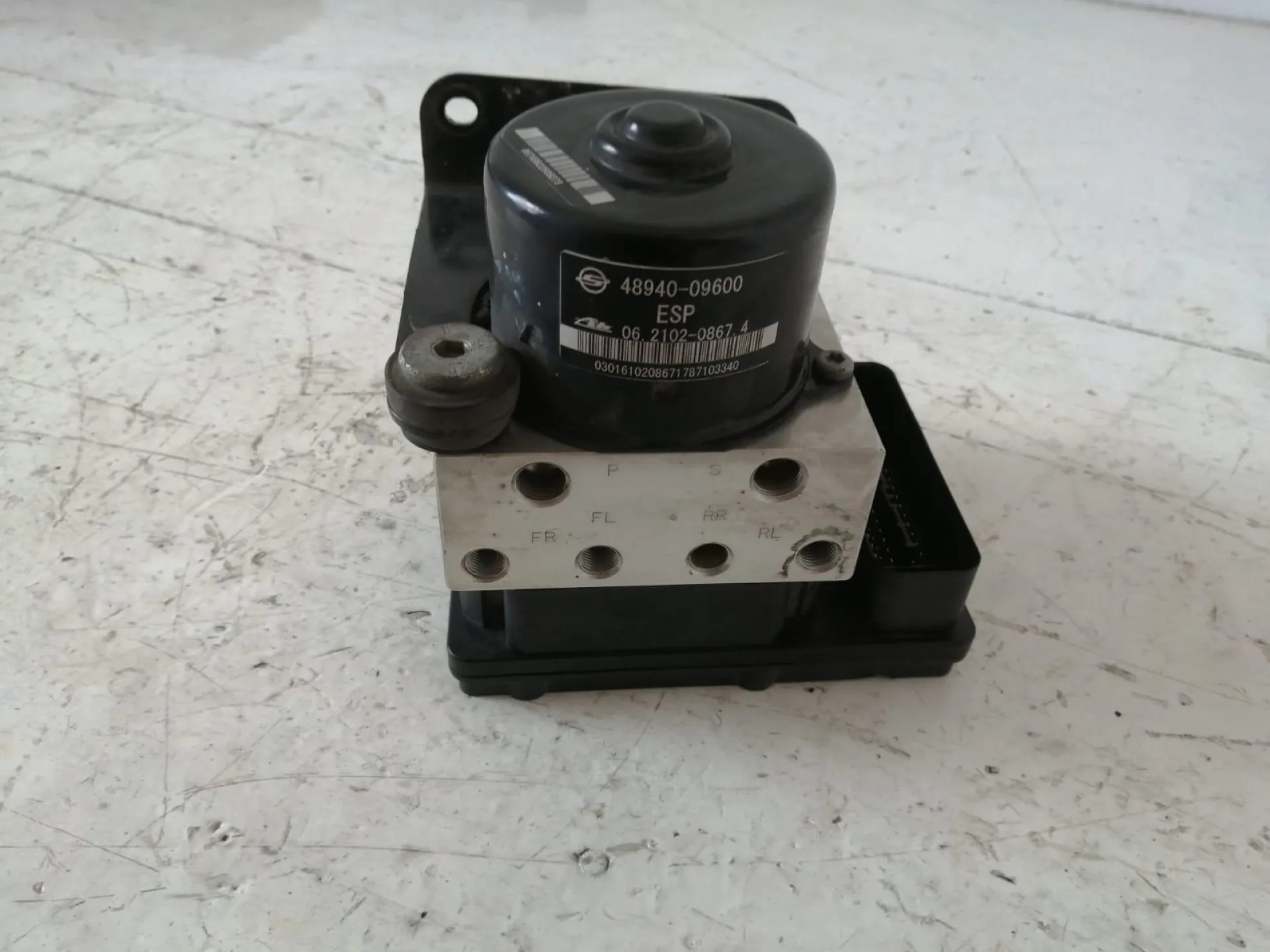 ABS con codice 06210951183 da SSANGYONG Actyon 1Â° Serie 2000 Diesel (2009)
