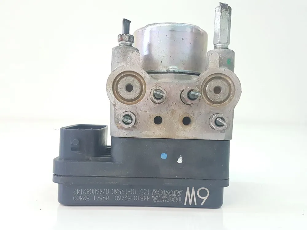 ABS con codice 4451052460 / 8954152400 da TOYOTA Yaris Serie (05>08) 1000 Benzina 51 (2006)
