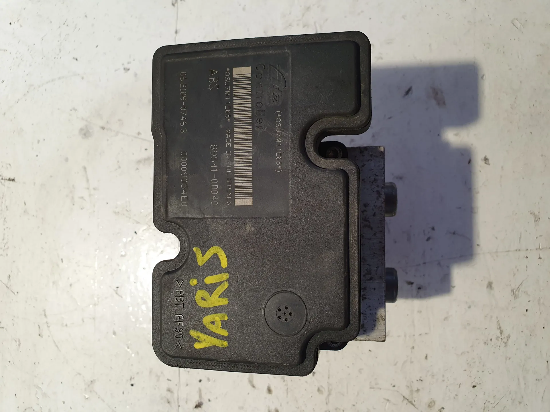 ABS con codice 895410D040 / 00009054E0 / 0SU7M11E65 da TOYOTA Yaris Serie (08>11) 1000 Benzina (2009)