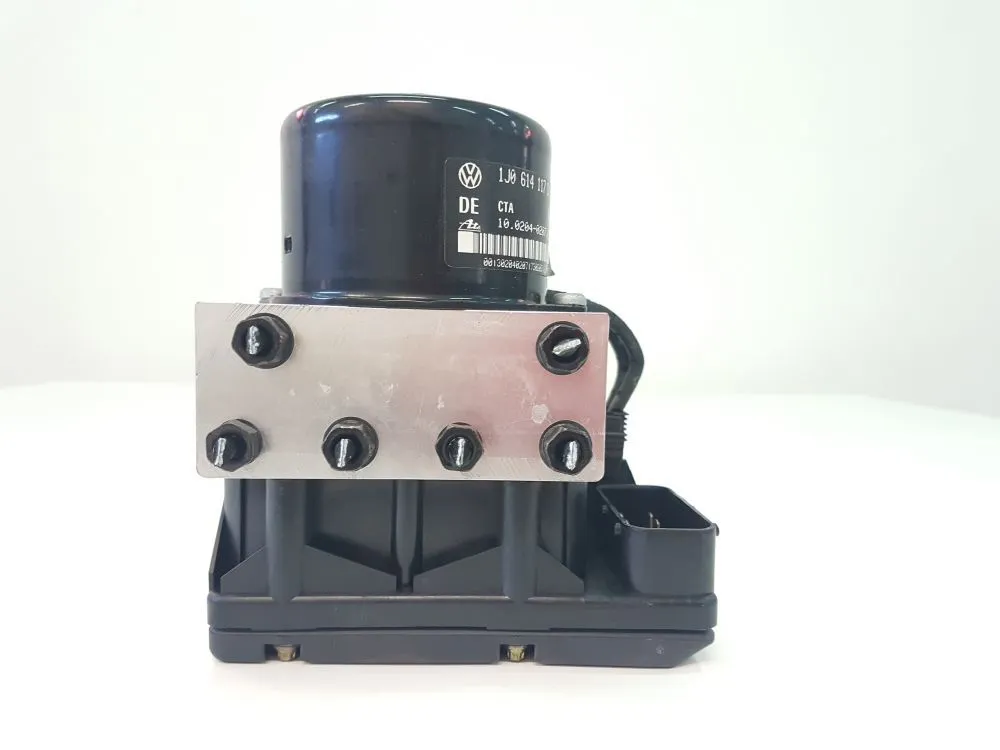 ABS con codice 1J0614117D / 10020402074 da VOLKSWAGEN Golf 4 Berlina (97>03) 1400 Benzina 55 (2001)