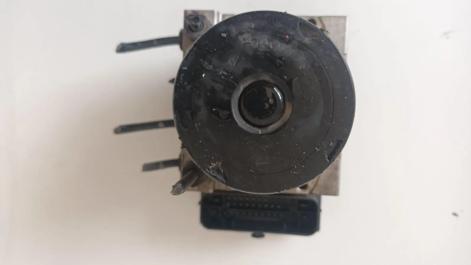 ABS con codice 6Q0907379 AF 0002 da VOLKSWAGEN Polo 5Â° Serie 1400 Benzina con codice motore BKY/BKY (2010)