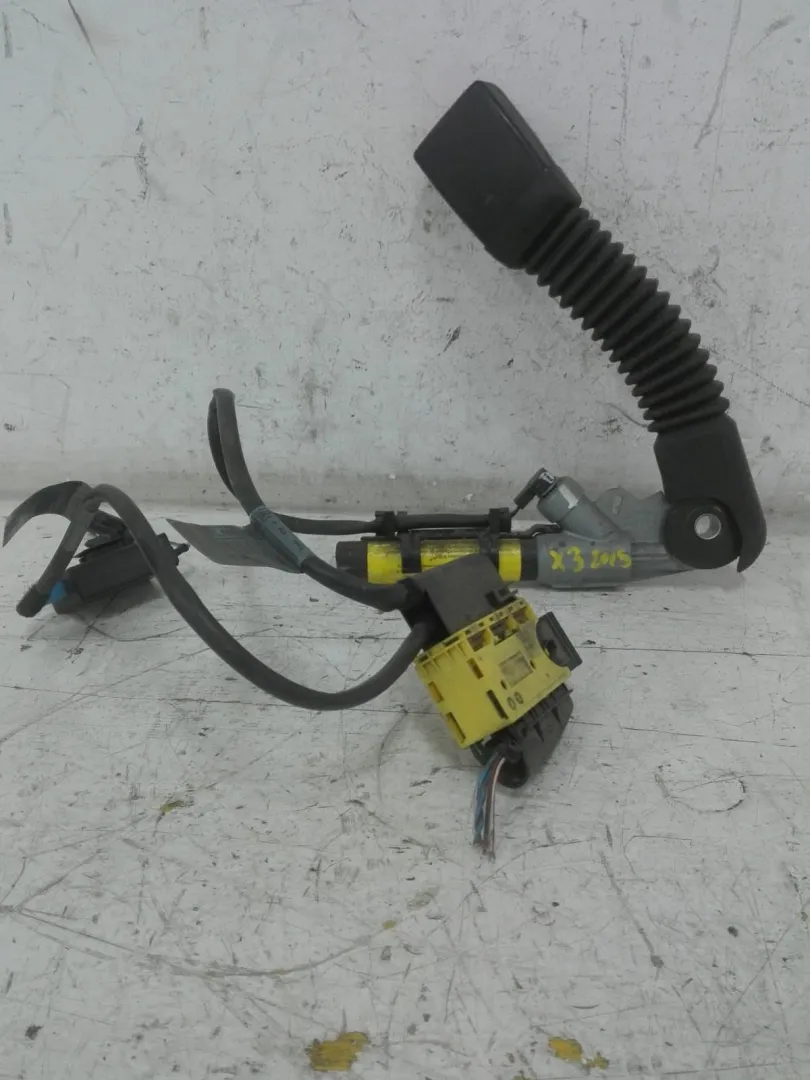 AGGANCIO CINTURA DI SICUREZZA ANT DX PASSEGGERO con codice 33027346 da BMW X3 1Â° Serie 2000 Diesel (2005)