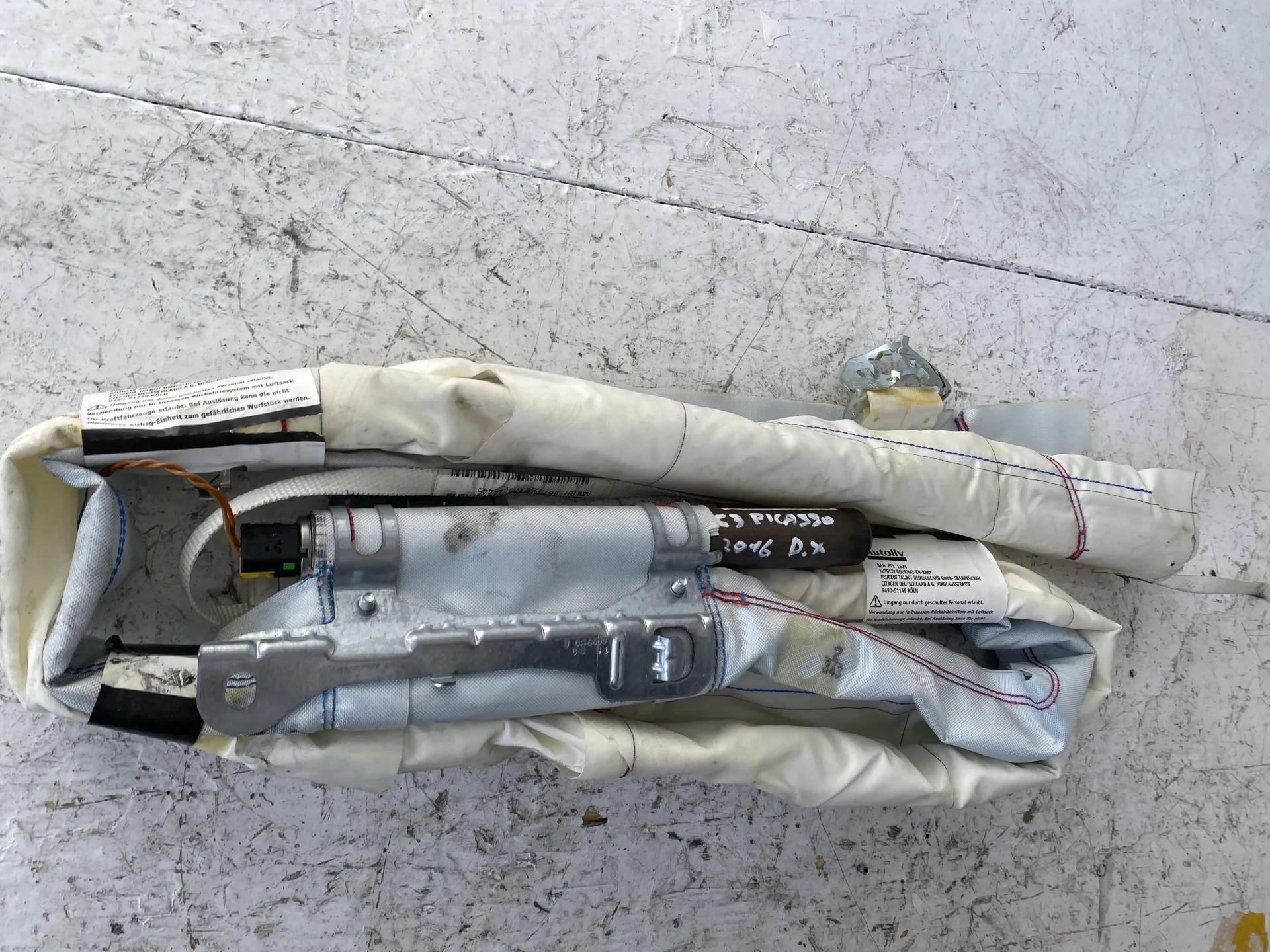AIRBAG A TENDINA LATERALE PASSEGGERO con codice 9681587580 da CITROEN C3 Picasso (08>) 1600 Diesel (2016)