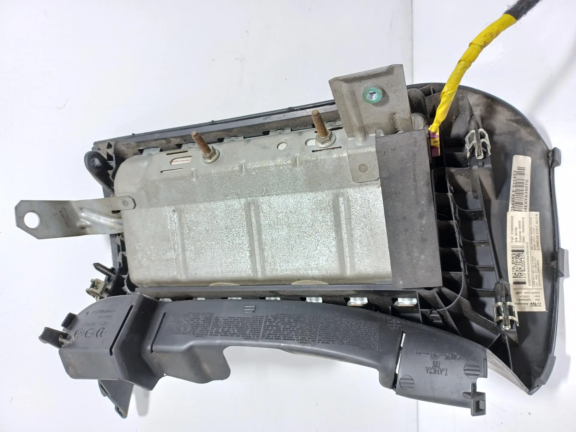 AIRBAG GINOCCHIA con codice 01560950340 da ALFA ROMEO Mito Serie (955_) (08>) 1600 Diesel 88 kW / 120 CV con codice motore 955A3000/198 A2.000, 955 A3.000 (2010)