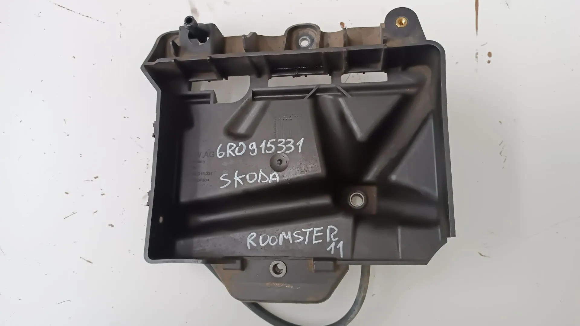Alloggio batteria Skoda Roomster 1.2 TSI 2011 CODICE RICAMBIO : 6R0915331