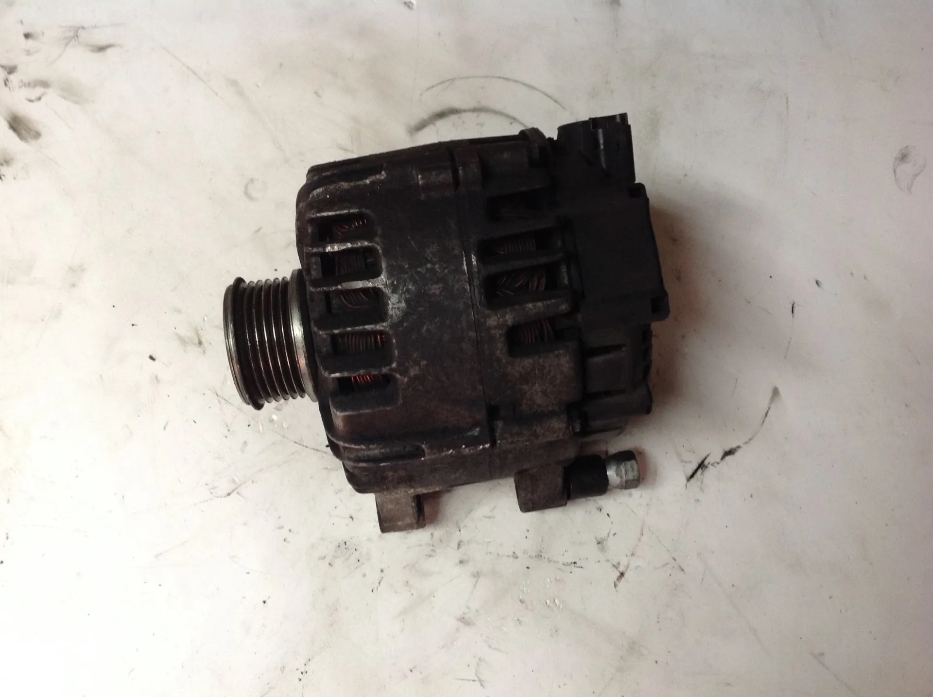 ALTERNATORE con codice 9665617780 da CITROEN C3 Picasso (08>) Diesel
