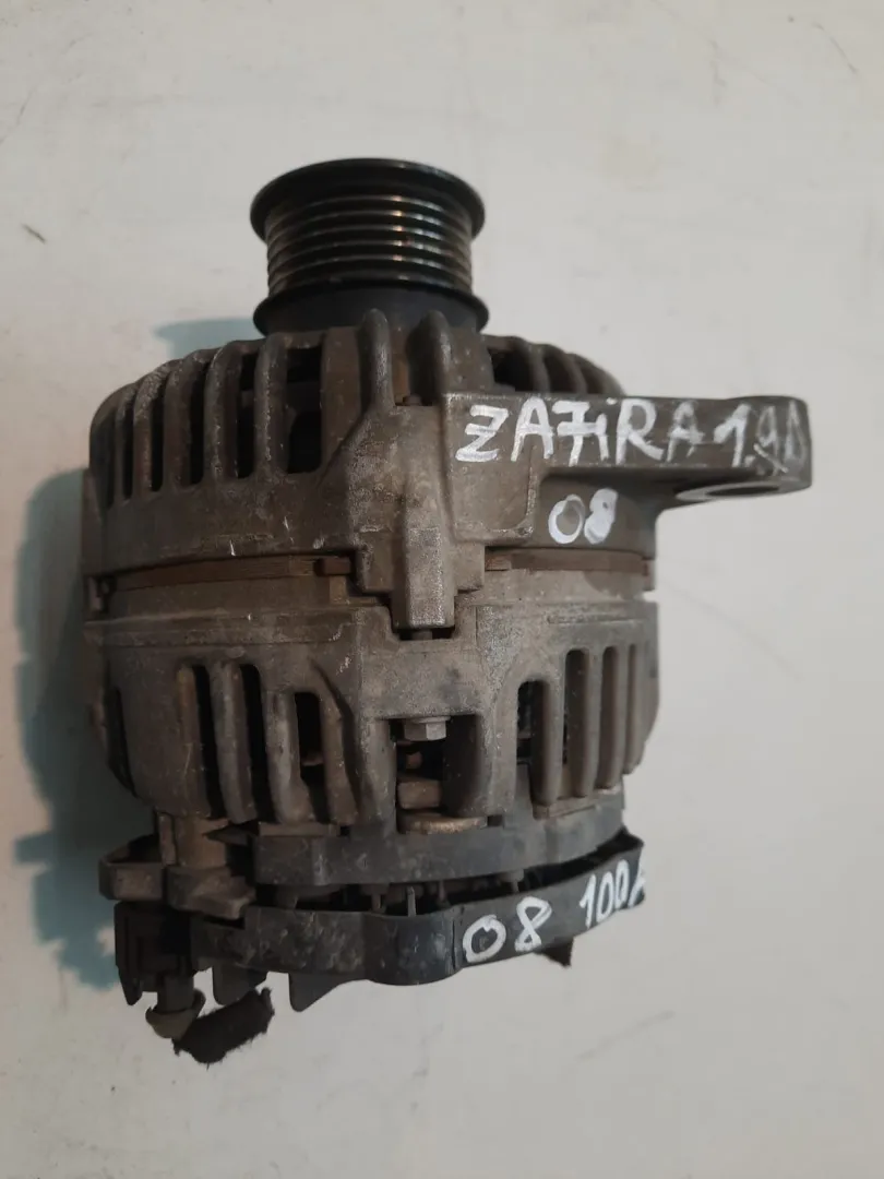 Alternatore Opel Zafira 1.9 D del 2008