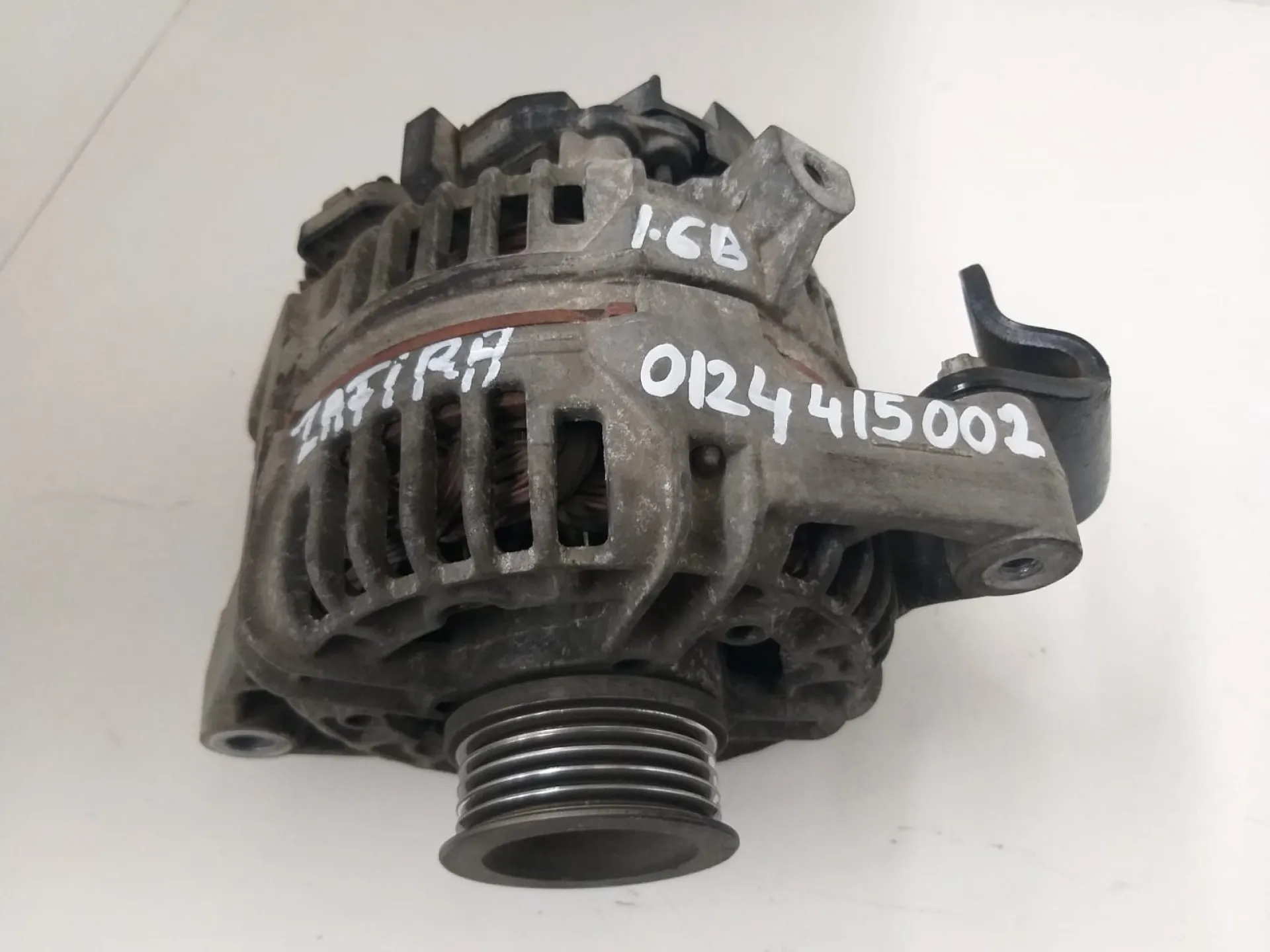 Alternatore Opel Zafira A del 2002 1.6 Benzina CODICE RICAMBIO : 0124415002