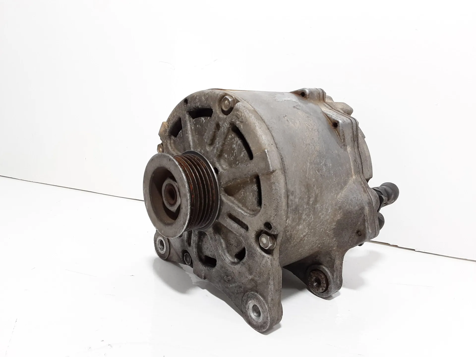 ALTERNATORE con codice 059903023 da VOLKSWAGEN Touareg Restyling 3000 Diesel 165 kW / 225 CV (2007)