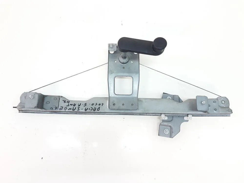 ALZA VETRO MANUALE ANT DX con codice 82007338250 da DACIA Sandero 1Â° Serie 1400 Benzina 55 (2010)