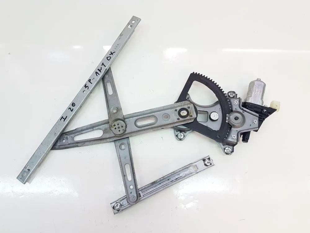 ALZACRISTALLO ELETTRICO ANT. DX PASSEGGERO con codice 988201J100 da HYUNDAI i20 1Â° Serie 1200 Benzina 57 (2010)