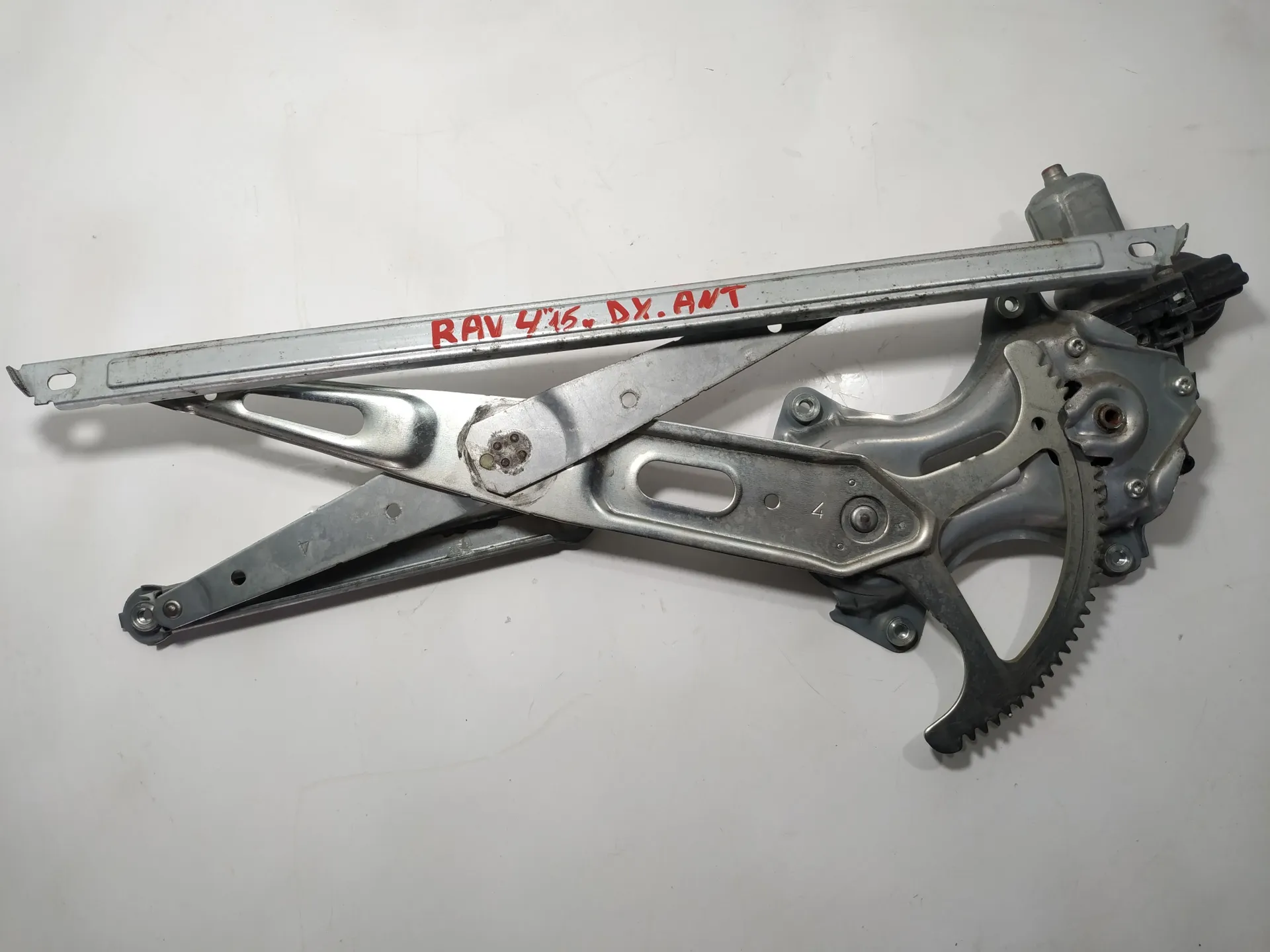MOTORINO ALZAVETRO ANTERIORE DESTRA con codice 85710-35180 da TOYOTA Rav4 6° Serie (12>)