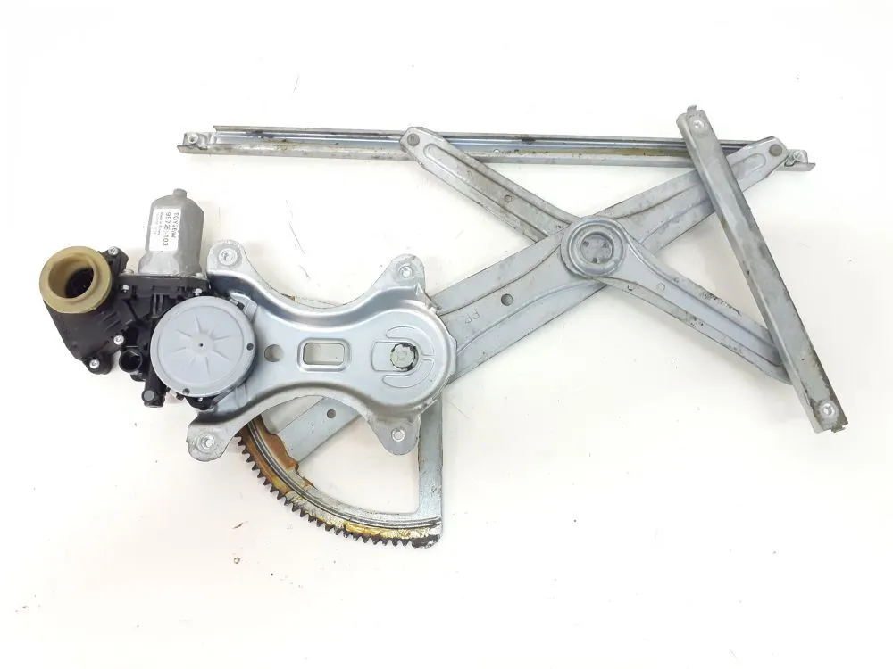 ALZACRISTALLO ELETTRICO ANT. DX PASSEGGERO con codice 698100F010 da TOYOTA Corolla Verso 2Â° Serie 2200 Diesel 100 (2009)
