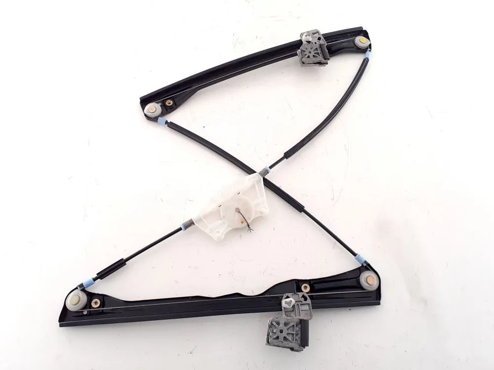 ALZACRISTALLO ELETTRICO ANT. DX con codice 1J3837729BA da PASSEGGERO VOLKSWAGEN Golf 4 Berlina (97>03) 1900 Diesel 74 (2002)