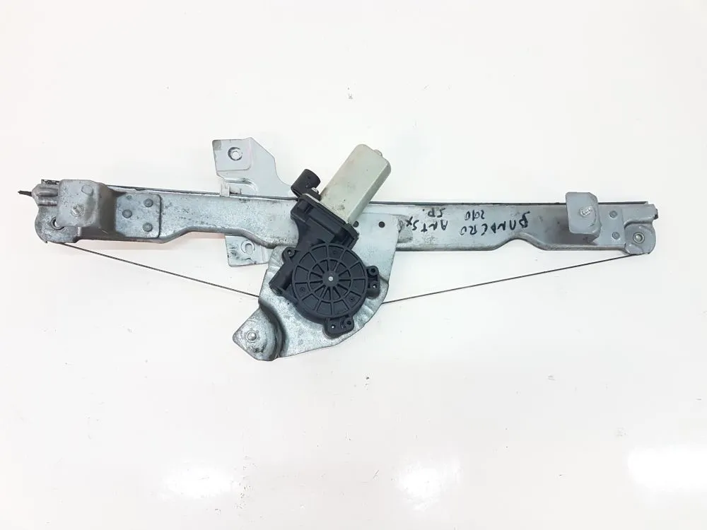 ALZACRISTALLO ELETTRICO ANT. SX GUIDA con codice 8200733829 da DACIA Sandero 1Â° Serie 1400 Benzina 55 (2010)