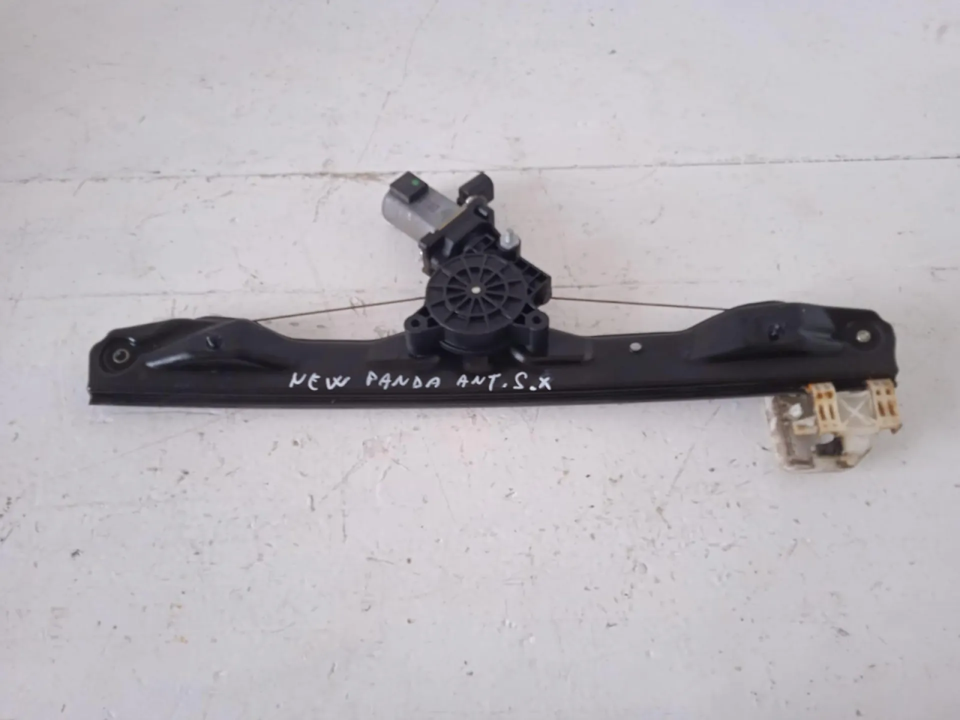ALZACRISTALLO ELETTRICO ANT. SX GUIDA con codice 518433010 da FIAT Panda 2Â° Serie 1300 Diesel (2015)