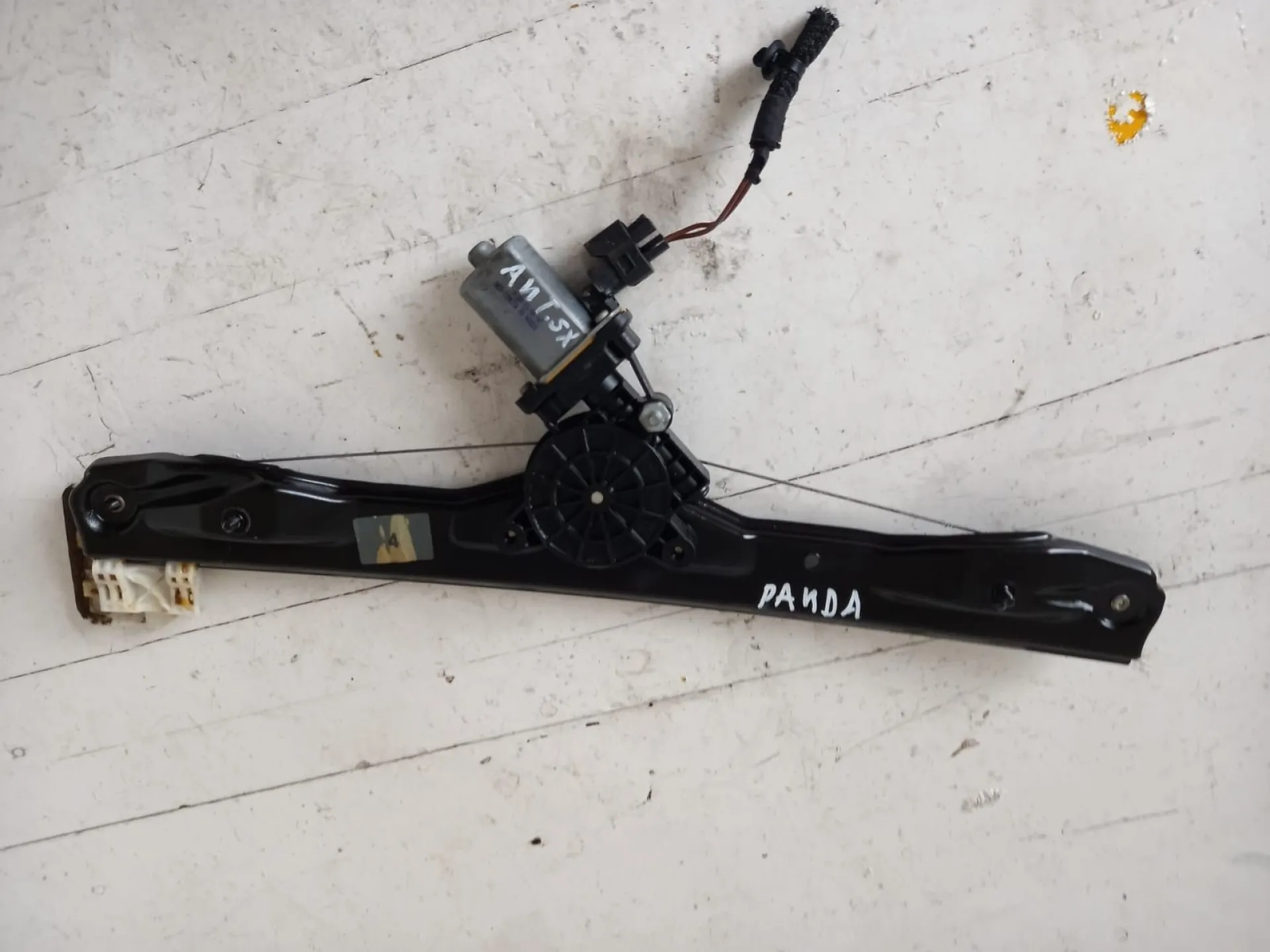 ALZACRISTALLO ELETTRICO ANT. SX GUIDA con codice M13413C00 da FIAT Panda 3Â° Serie 1200 Benzina (2015)