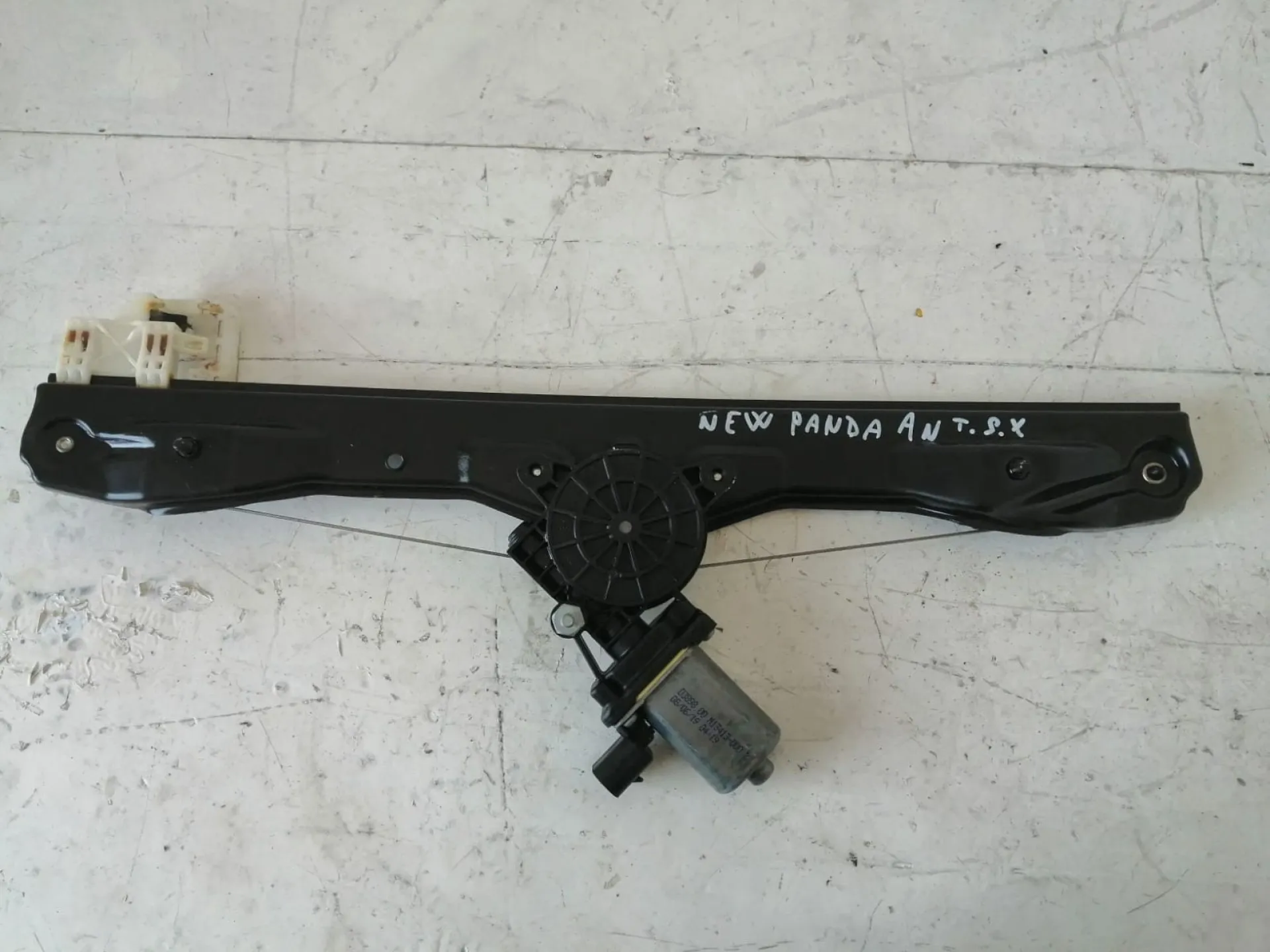 ALZACRISTALLO ELETTRICO ANT. SX GUIDA con codice 9FC389 da FIAT Panda 3Â° Serie 1200 Benzina (2015)
