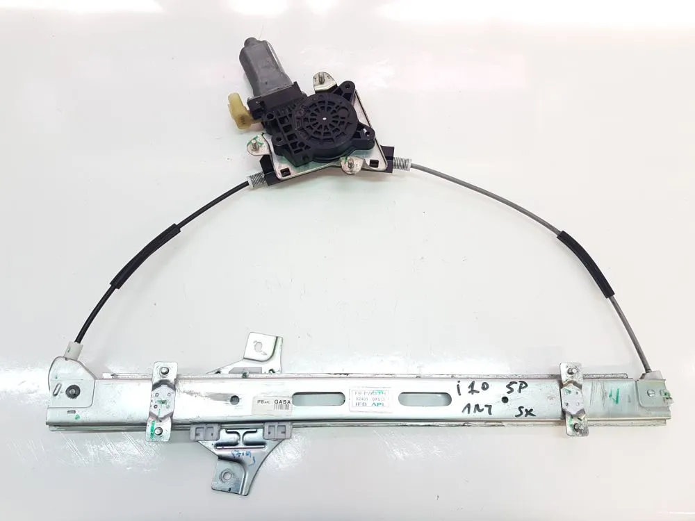 ALZACRISTALLO ELETTRICO ANT. SX con codice 824010X010 da GUIDA HYUNDAI i10 1° Serie 1100 Benzina 51 (2011)