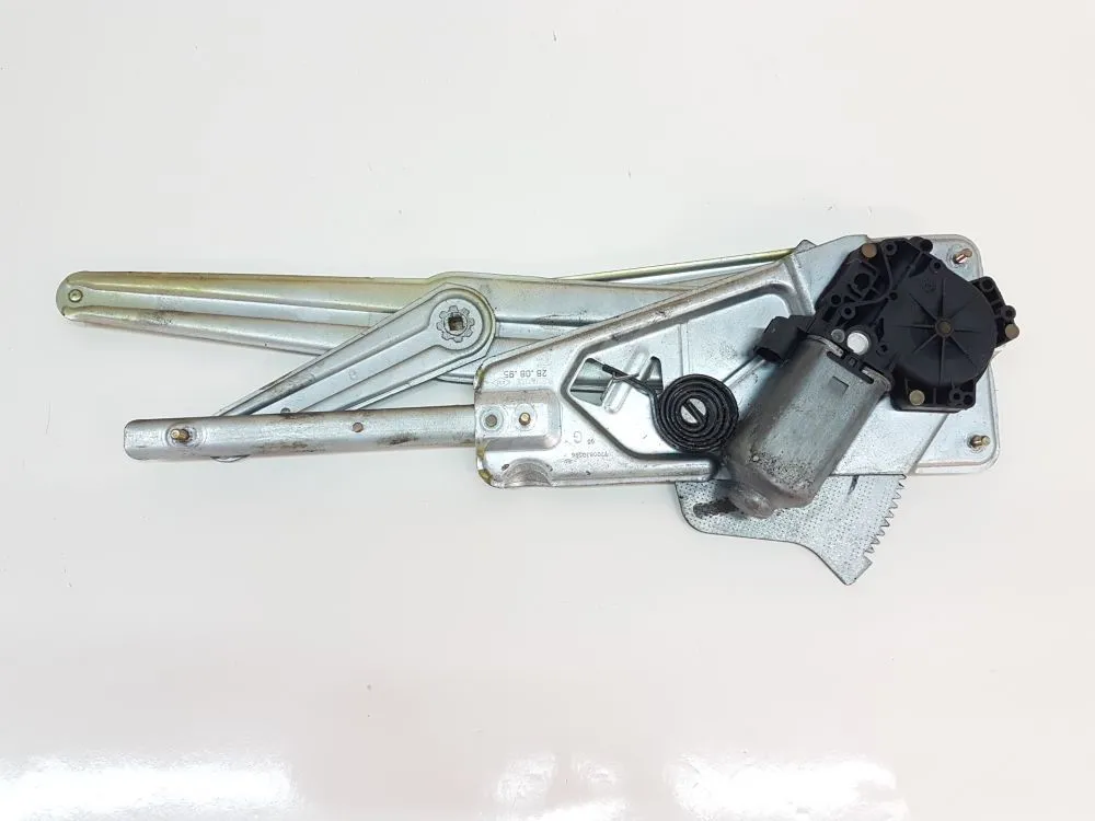 ALZACRISTALLO ELETTRICO ANT. SX GUIDA con codice 7700830596 da RENAULT Twingo I serie (93>98) 1200 Benzina 40 (1995)