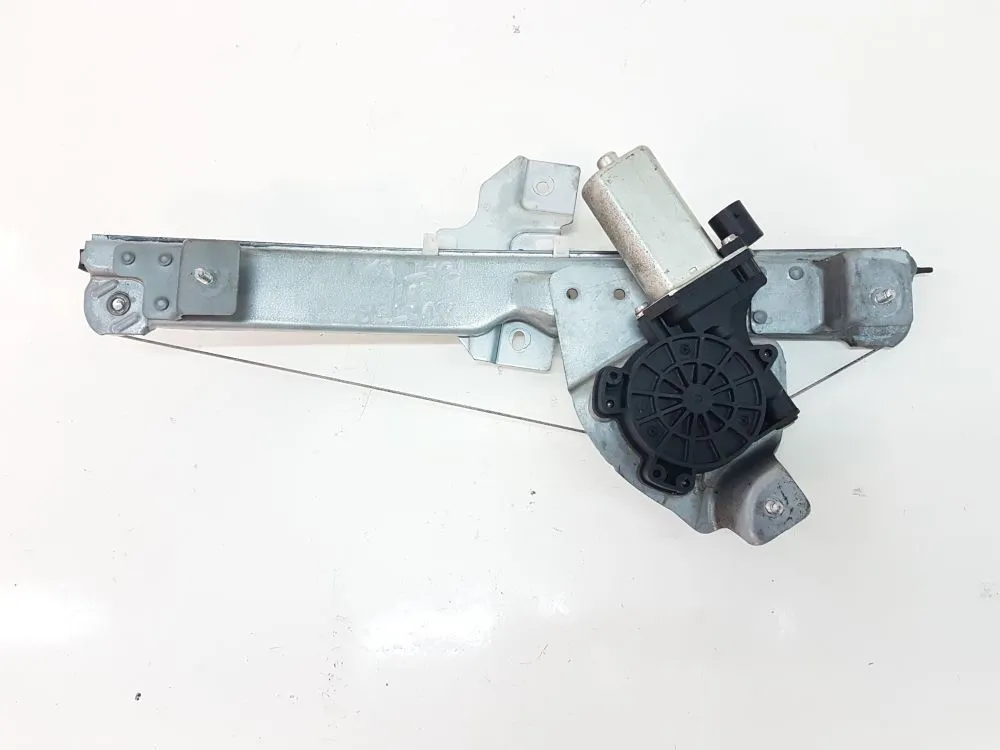 ALZACRISTALLO ELETTRICO POST. DX PASS. con codice 8200733832 da DACIA Sandero 1Â° Serie 1400 Benzina 55 (2010)