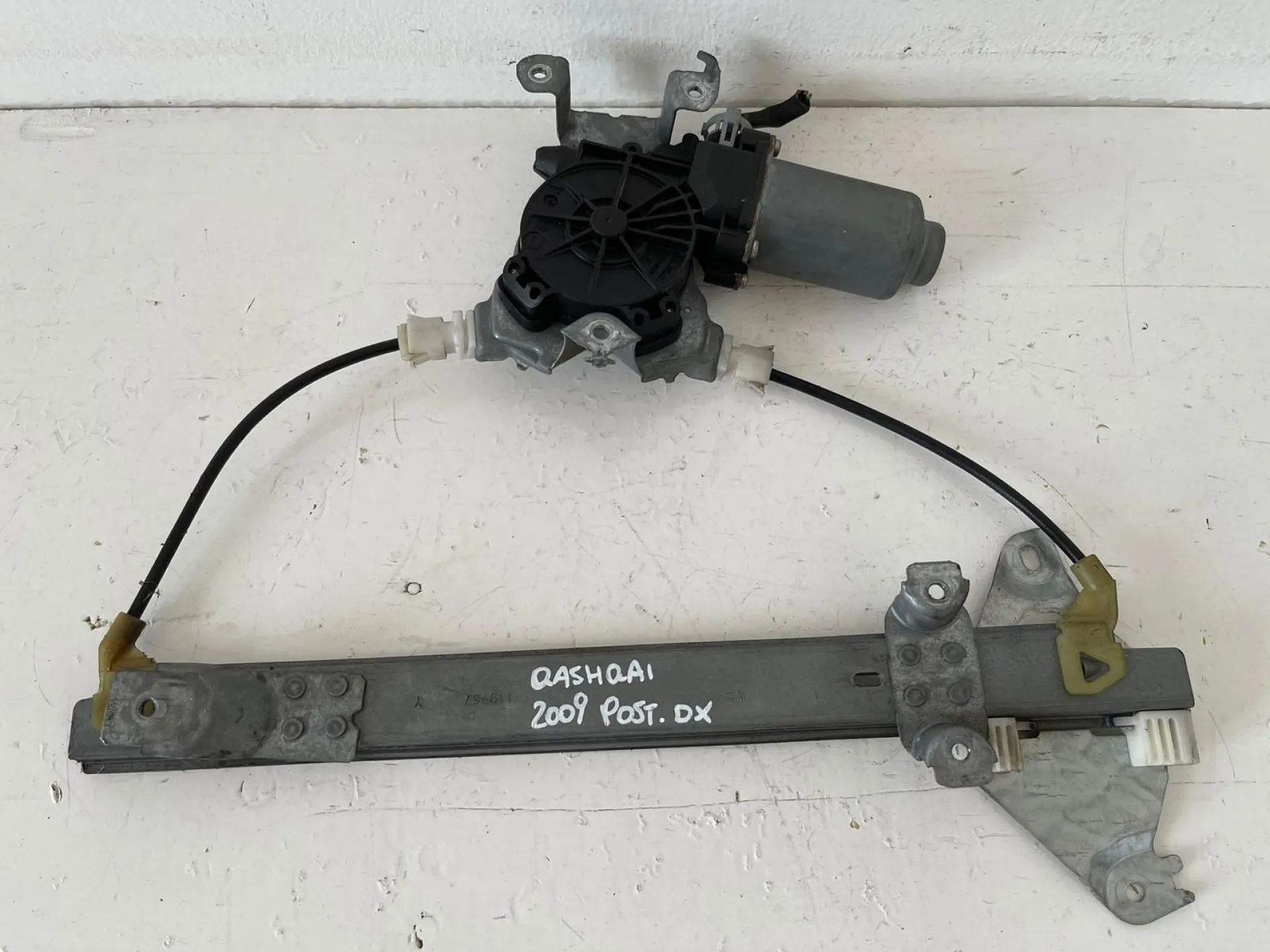 ALZACRISTALLO ELETTRICO POST. DX PASS. con codice 402190A da NISSAN Qashqai 1Â° Serie Diesel (2009)