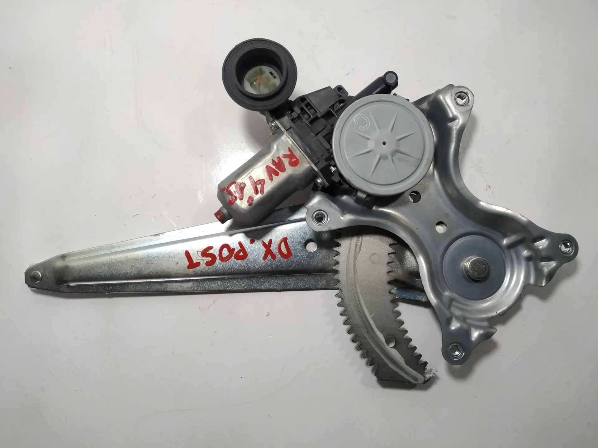 MOTORINO ALZAVETRO POSTERIORE DESTRA con codice 85720-35140 da TOYOTA Rav4 6° Serie (12>)