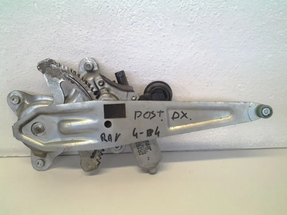 ALZACRISTALLO ELETTRICO POST. DX PASS. con codice 85720-32150 da TOYOTA Rav4 2Â° Serie 2000 Diesel 85 (2002)
