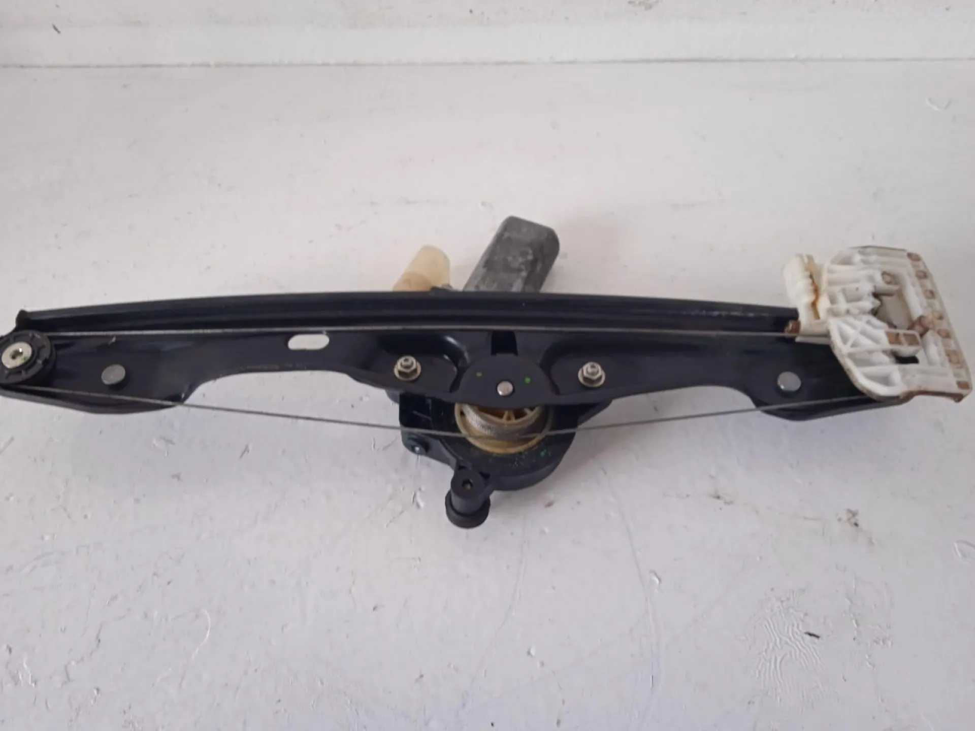 ALZACRISTALLO ELETTRICO POST. SX GUIDA con codice M13970A00 da M13970A00 BMW Serie 1 Serie (E87) (07>) Diesel (2014)