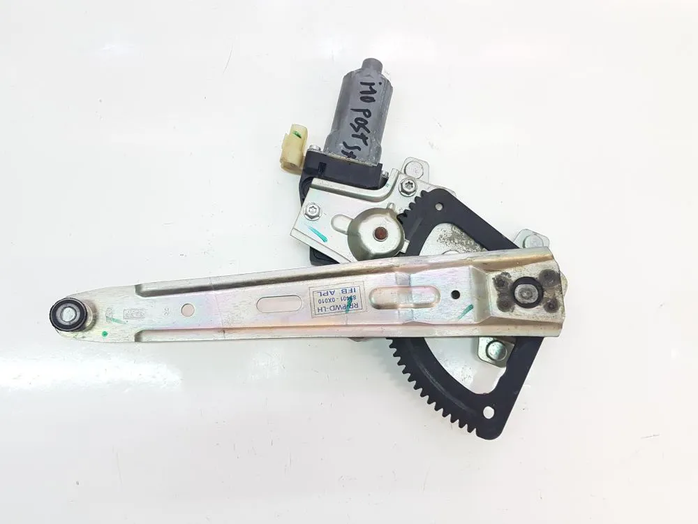 ALZACRISTALLO ELETTRICO POST. SX GUIDA con codice 834010X010 da HYUNDAI i10 1Â° Serie 1100 Benzina 51 (2011)