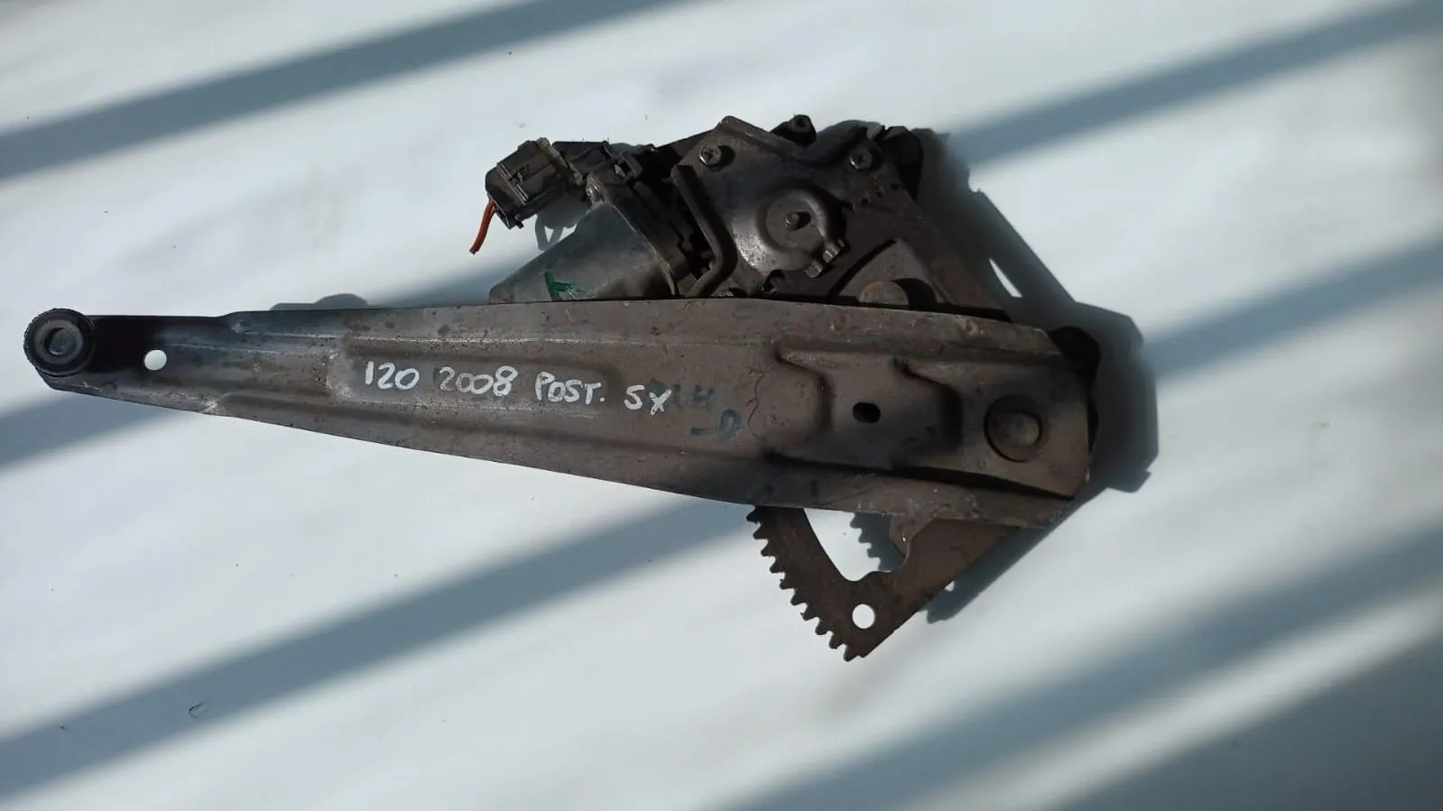 ALZACRISTALLO ELETTRICO POST. SX GUIDA con codice 98820-1J100 da HYUNDAI i20 1Â° Serie Diesel (2008)
