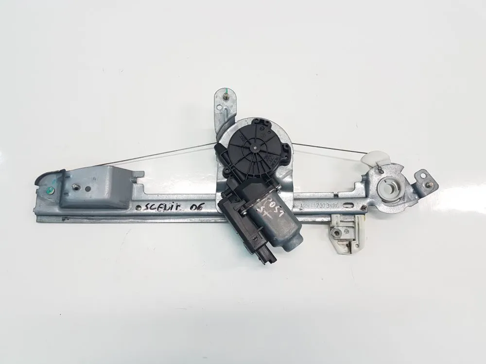 ALZACRISTALLO ELETTRICO POST. SX GUIDA con codice 8200636812 da RENAULT Scenic Serie (03>09) 1500 Diesel 78 (2006)