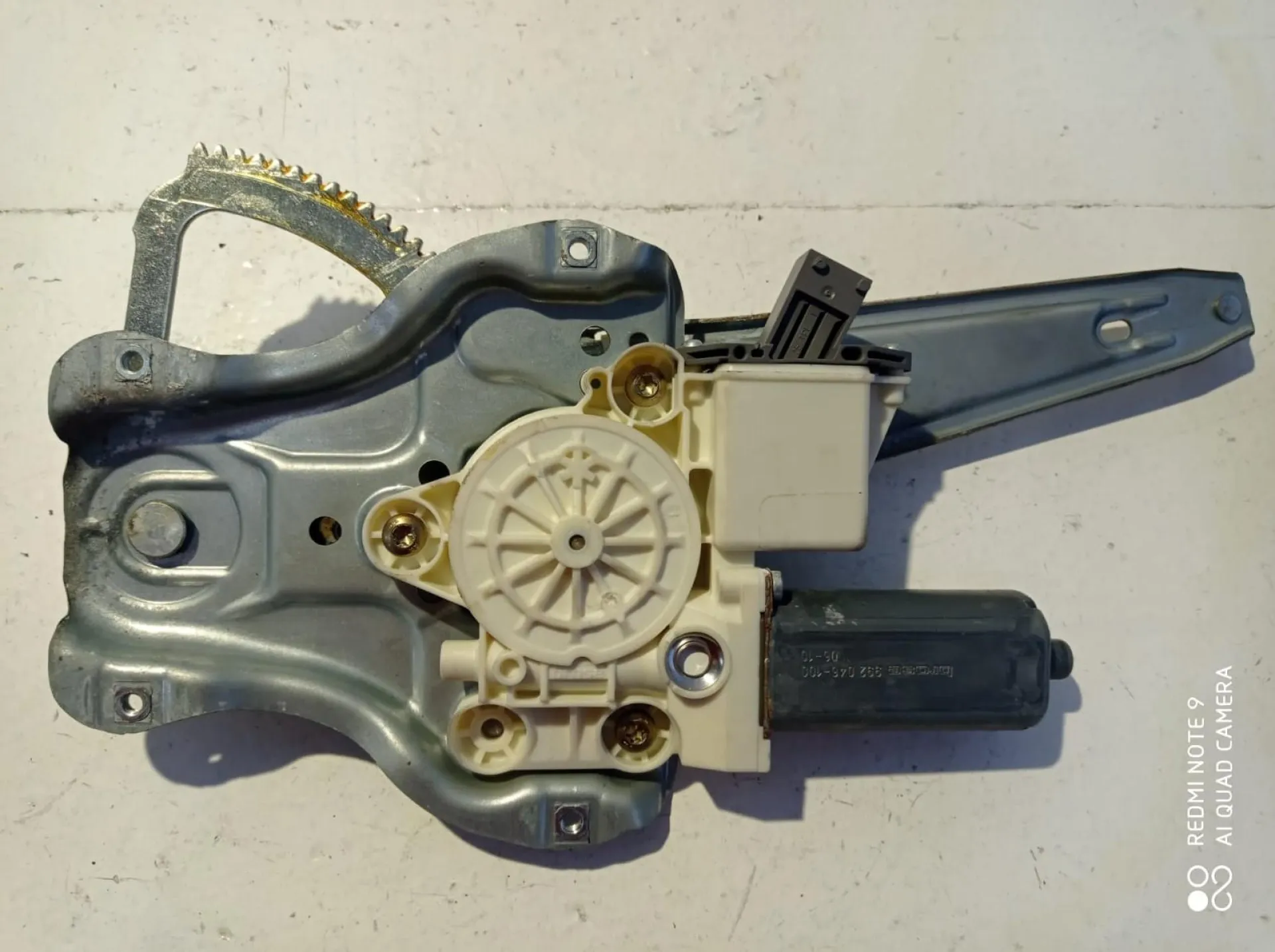 ALZACRISTALLO ELETTRICO POST. SX GUIDA con codice 6984005100 da TOYOTA Corolla Berlina 4Â° Serie Diesel (2007)