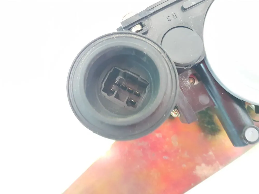 ALZACRISTALLO ELETTRICO POST. SX GUIDA con codice 8571020380 da TOYOTA Corolla Verso 1Â° Serie 1600 Benzina 81 (2003)
