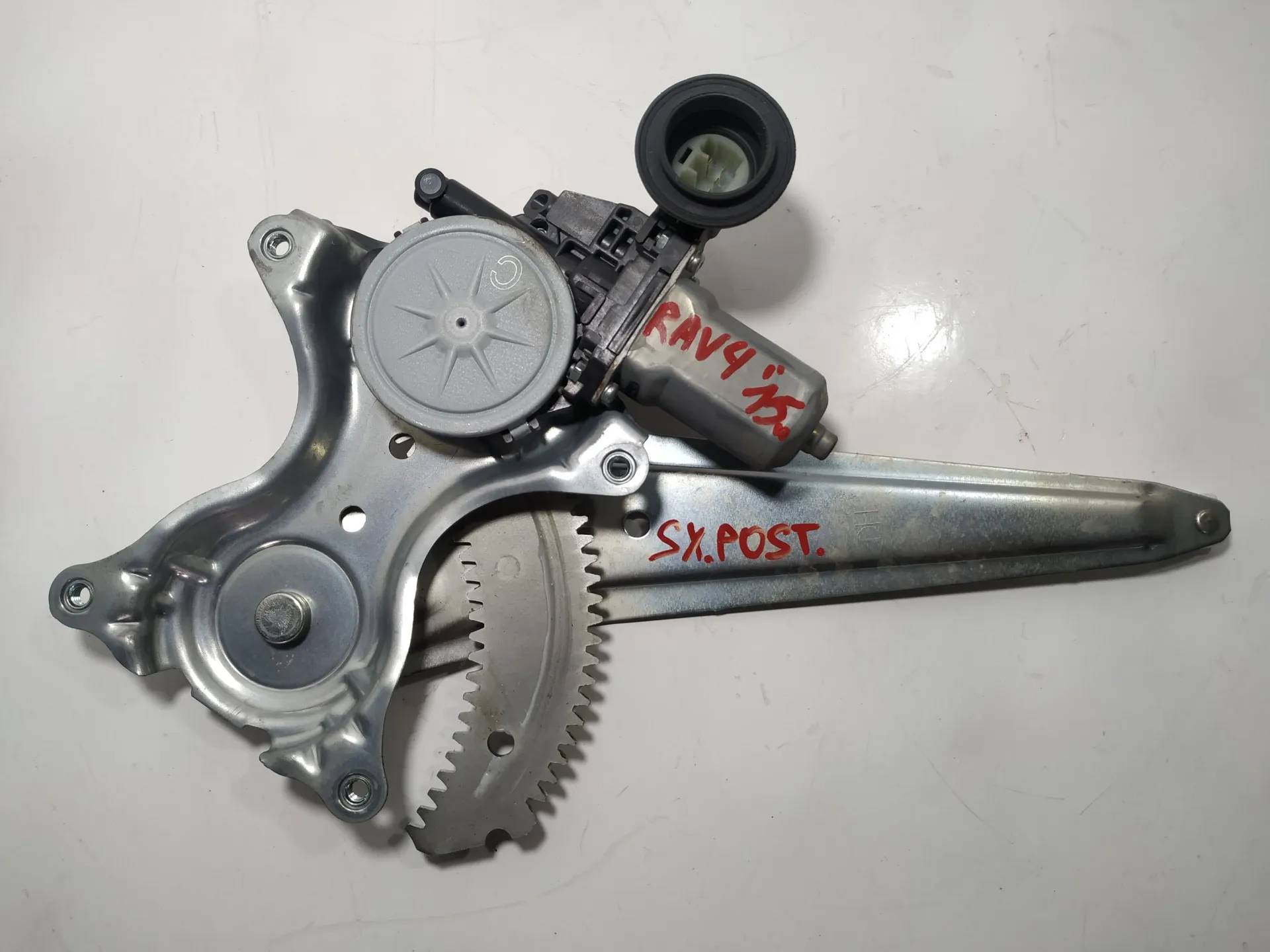 MOTORINO ALZAVETRO POSTERIORE SINISTRO con codice 85710-35180 da TOYOTA Rav4 6° Serie (12>)