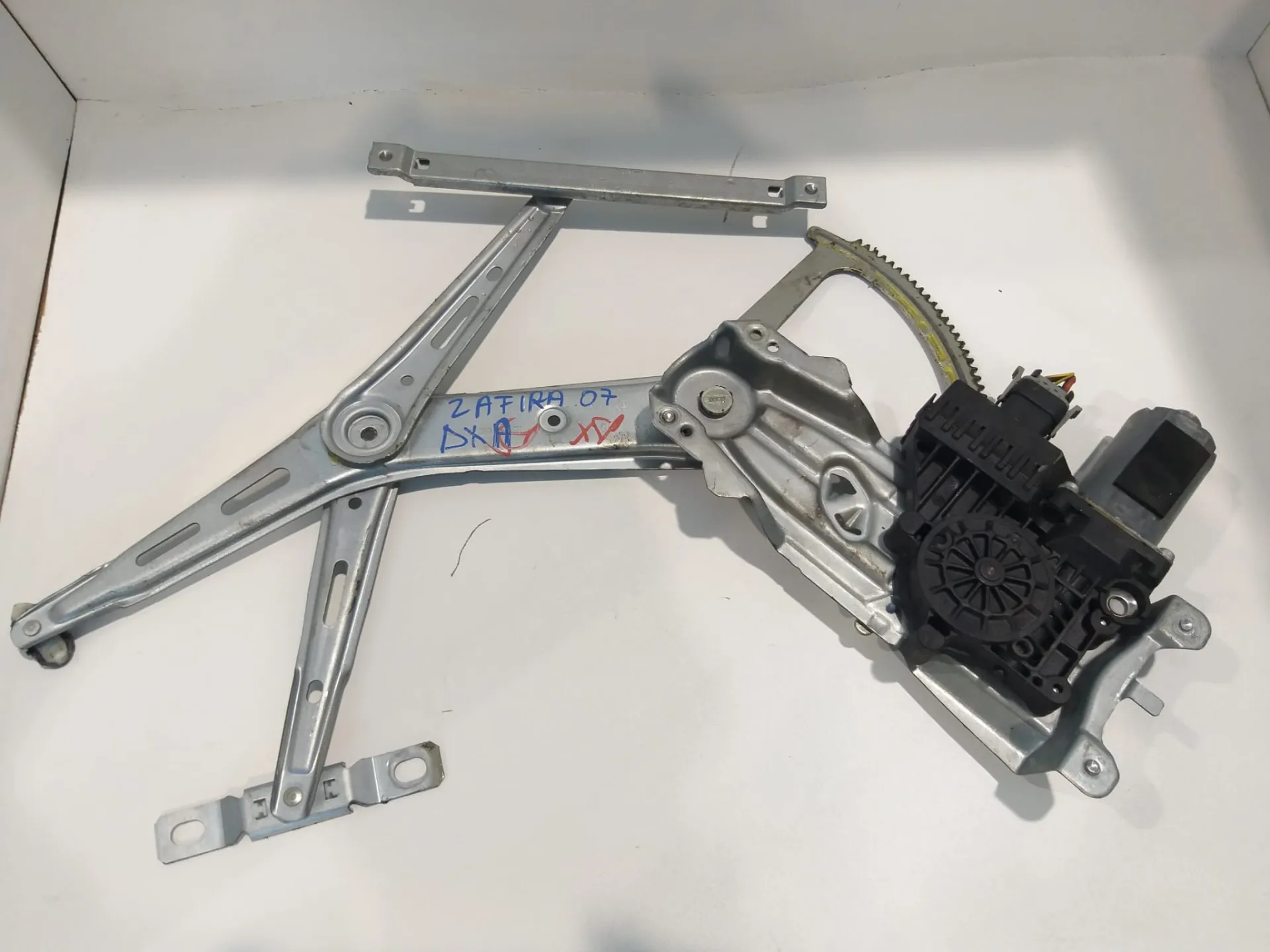 Alzavetro anteriore destro Opel Zafira B del 2007