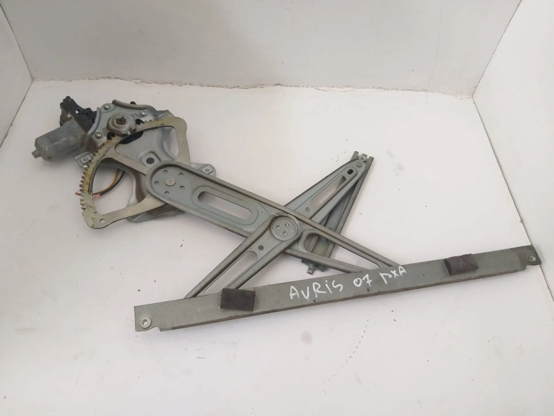 Alzavetro anteriore destro Toyota Auris del 2007