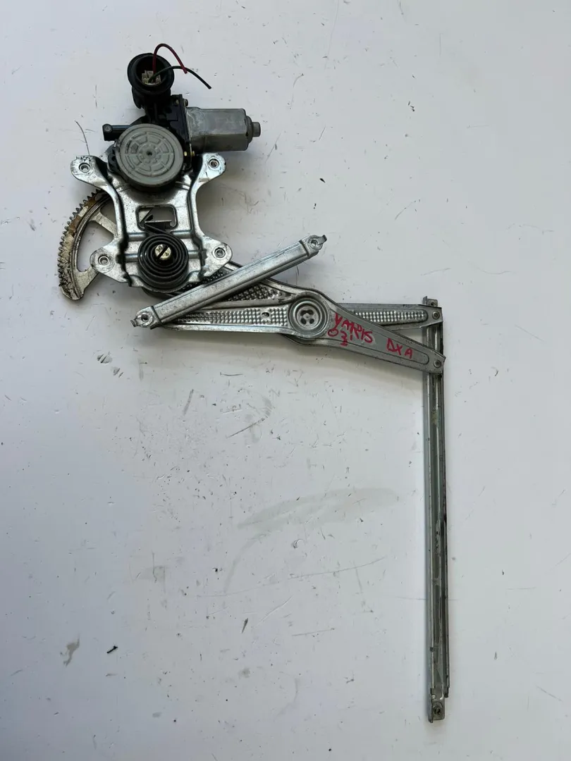 Alzavetro anteriore destro Toyota Yaris del 2003 1.0 Benzina