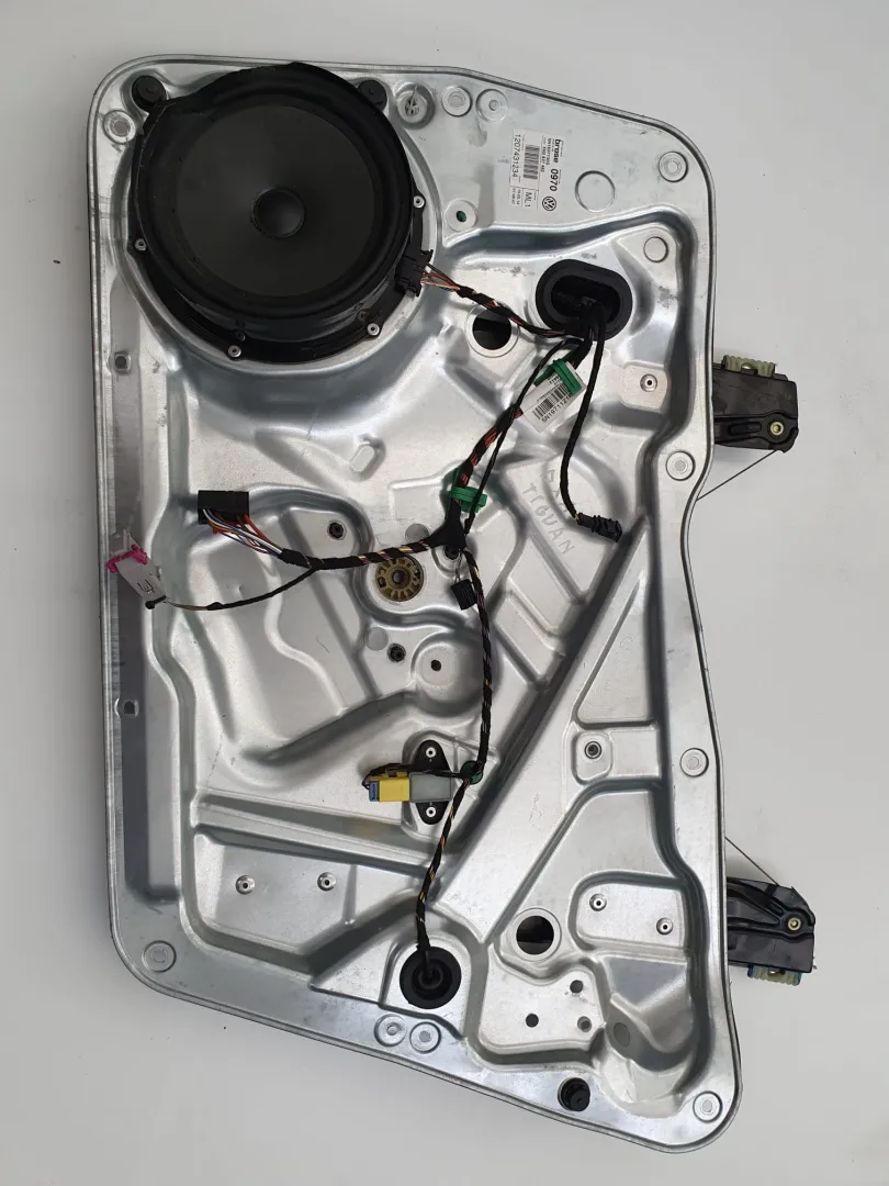 Alzavetro anteriore destro VolkswagenTiguan del 2012 2.0 Diesel CODICE RICAMBIO : 5N1837730G