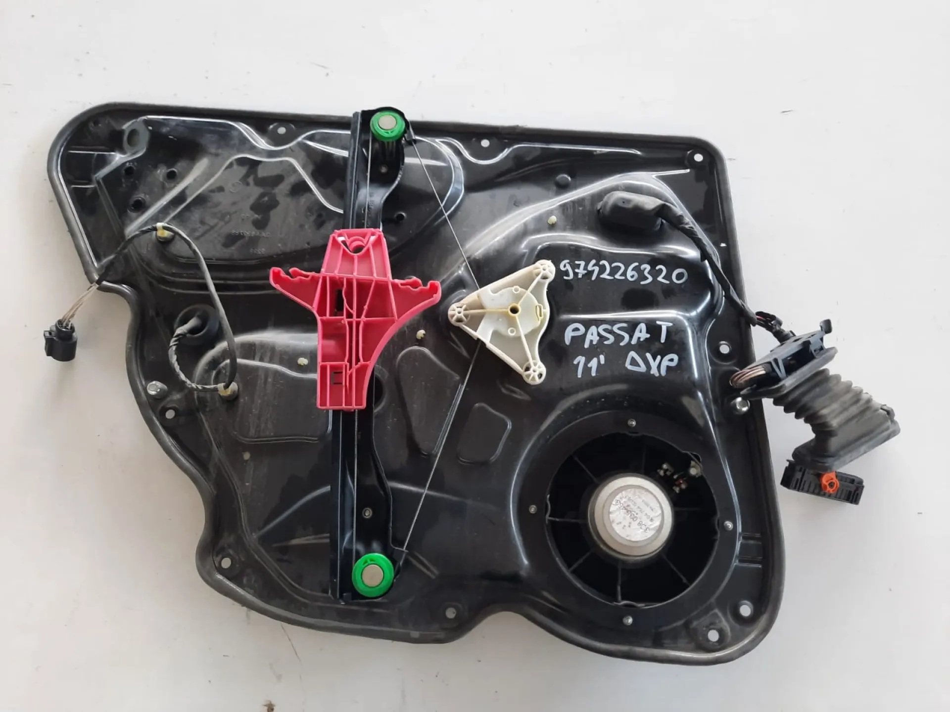 Alzavetro posteriore destro VW Passat 1.6 D del 2011 CODICE RICAMBIO : 974226320