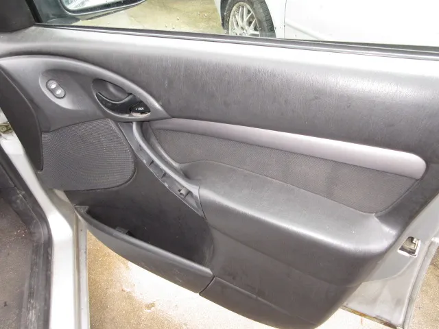 FANALINO POST. SX FORD FOCUS 98>01