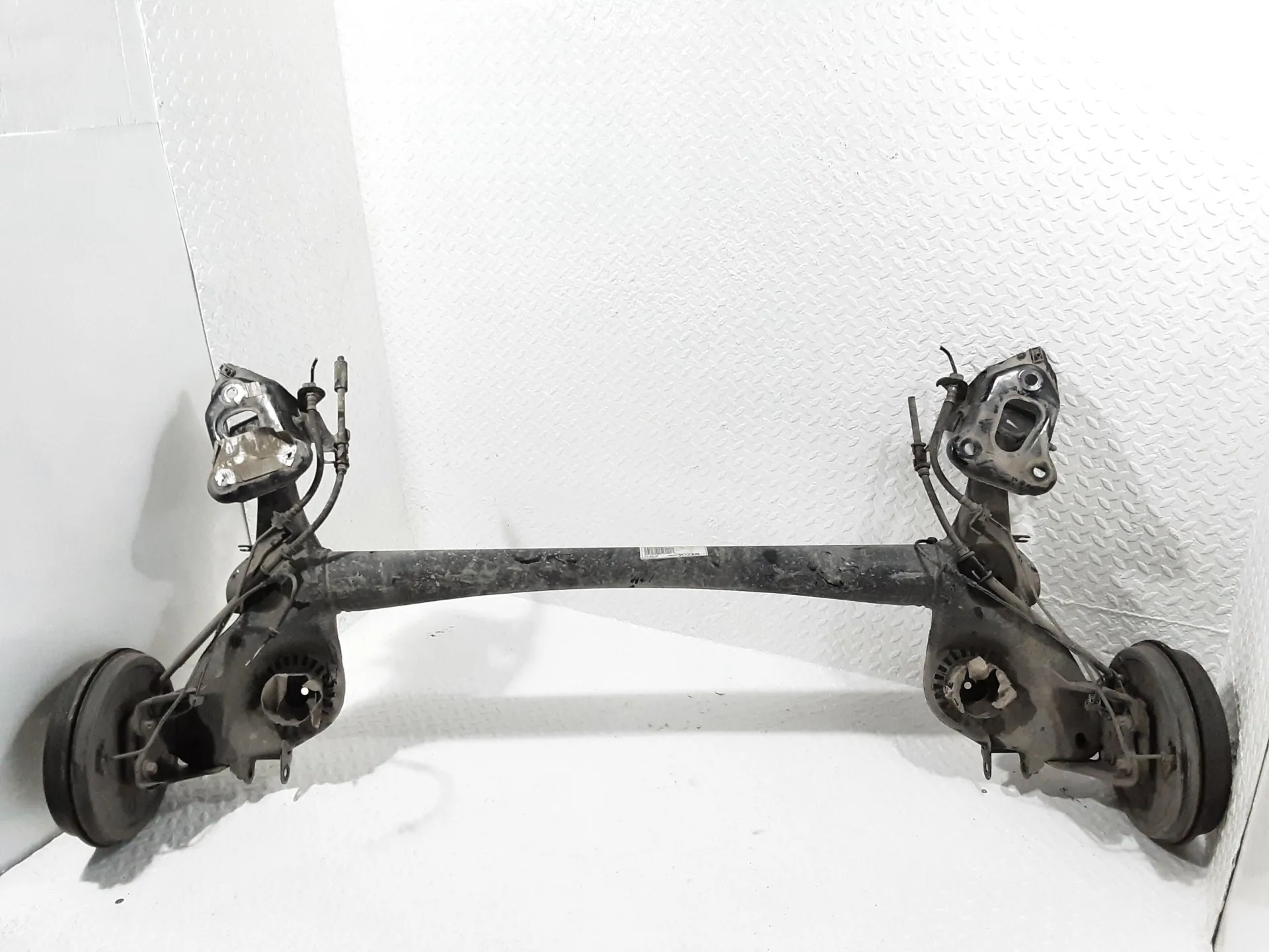 ASSALE POSTERIORE con codice 55700696 da FIAT Grande Punto 3° Serie 1300 Diesel 70 kW / 95 CV con codice motore 330A1000/199 B1.000, 330 A1.000 (2017)
