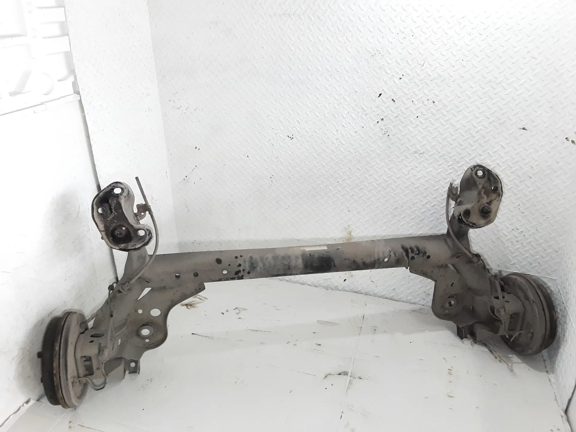 ASSALE POSTERIORE FORD B - Max Berlina 1500 Diesel 55 kW / 75 CV con codice motore UGJC/UGJC, UGJG, XUJA, XUJB (2014)